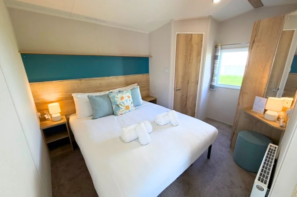 abi coworth master bedroom tamar view