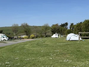 Beggars Field – Electric Camping & Campervans (Under 5metres)