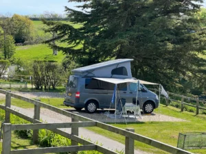 Rabbit Field – Hardstanding, Electric Campervans, Touring & Motorhomes