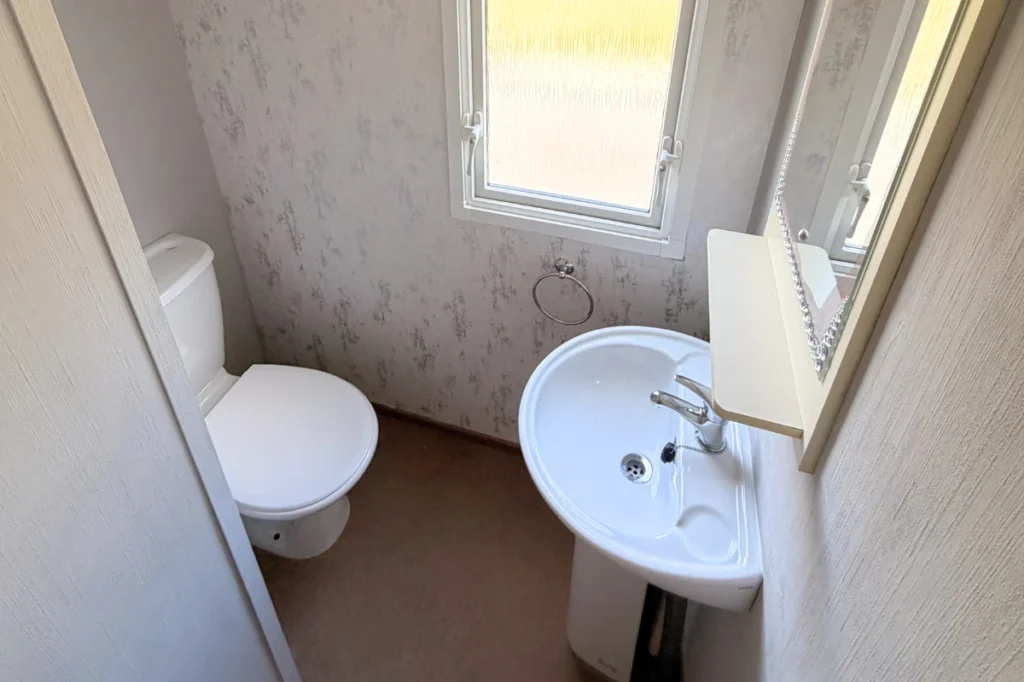 ABI Vista Platinum 2011 ensuite toilet Tamar View